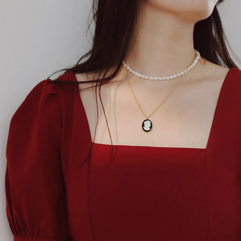 Amaiyllis18K Gold Vintage Cameo Beauty Head Oval Mother of Pearl Shell Clavicle Necklace Statement Charm Choker Necklace Jewelry