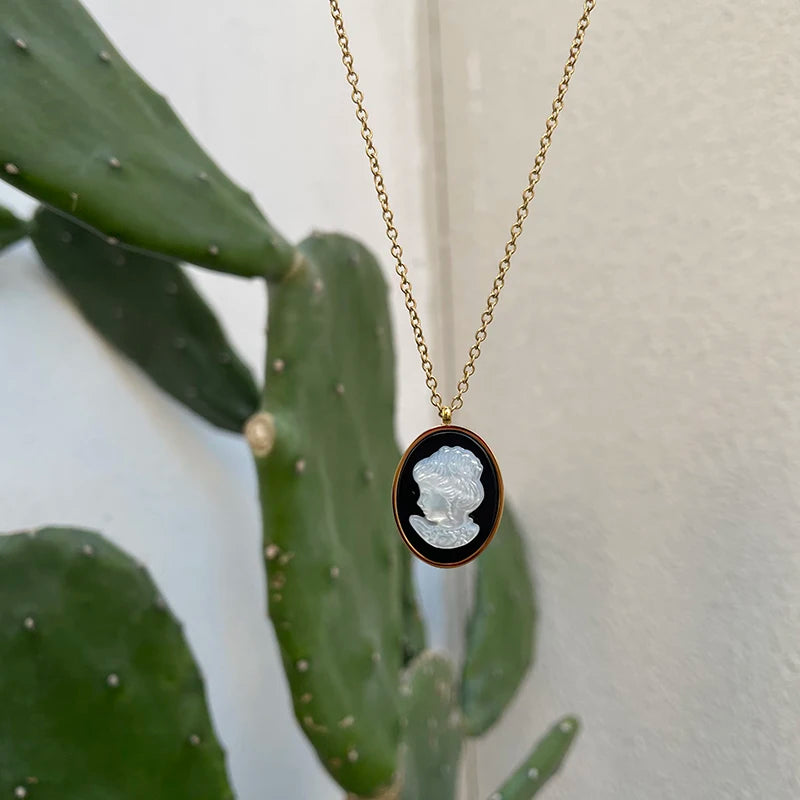 Amaiyllis18K Gold Vintage Cameo Beauty Head Oval Mother of Pearl Shell Clavicle Necklace Statement Charm Choker Necklace Jewelry