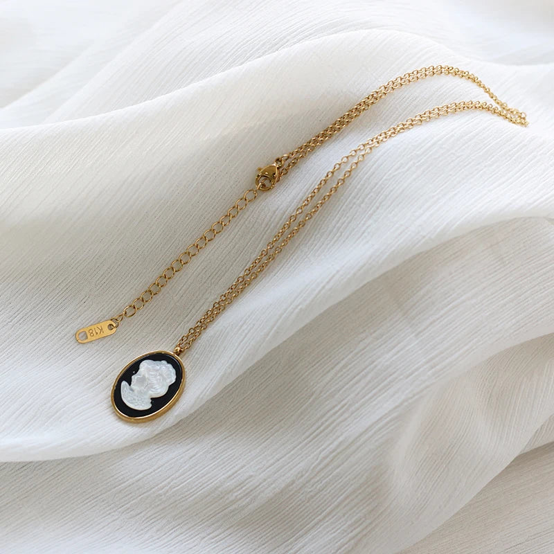 Amaiyllis18K Gold Vintage Cameo Beauty Head Oval Mother of Pearl Shell Clavicle Necklace Statement Charm Choker Necklace Jewelry