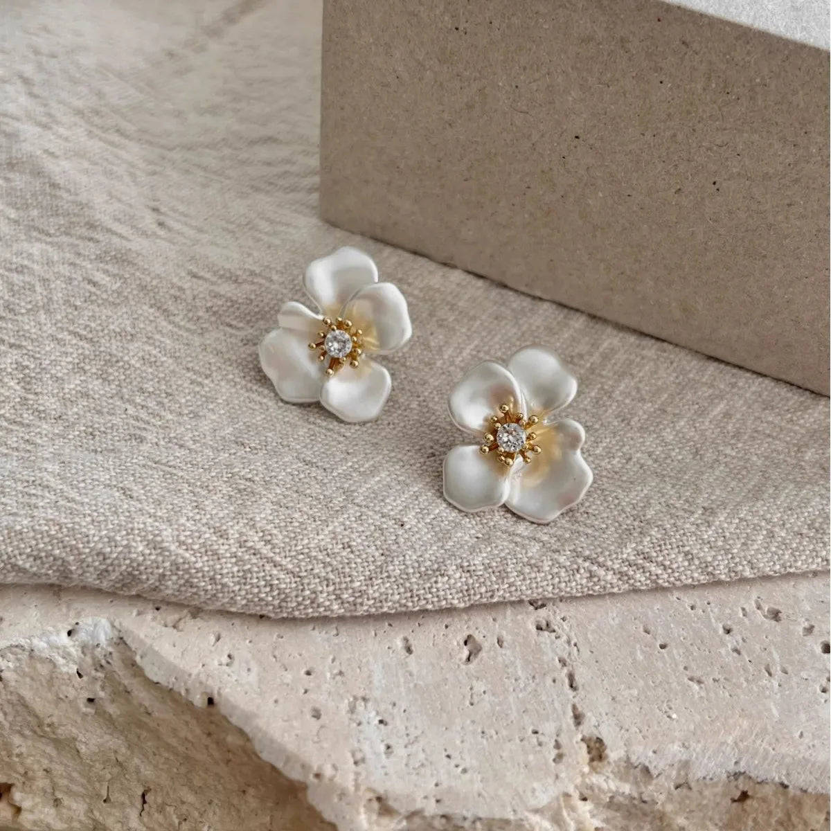 New 925 Sterling Silver Stud Earrings Golden Pretzel Clear CZ Geometric Punk For Women Girl Gift Jewelry Dropshipping Wholesale