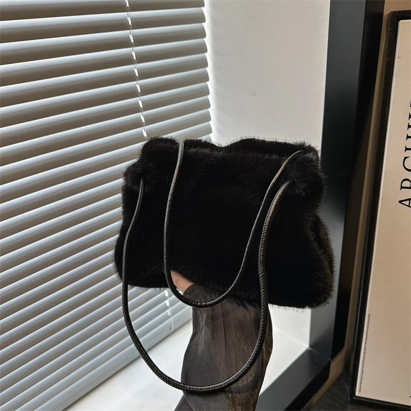 Plush Large-capacity Bag Women's Autumn and Winter New Simple Shoulder Underarm Bag Fashionable Fluff Bucket Handbag