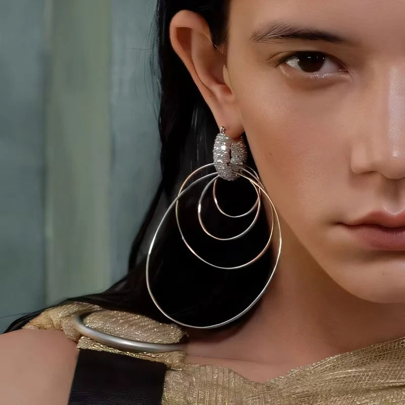 High-quality Fashion supermodel show earrings, gold color large hollow round long pendant earrings for women fashion earrings